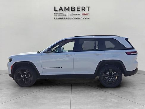 Used 2023 Jeep Grand Cherokee Altitude image 8