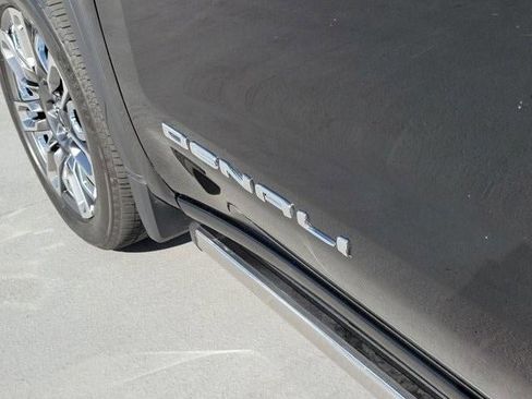 Used 2024 GMC Sierra 1500 Denali Ultimate image 9