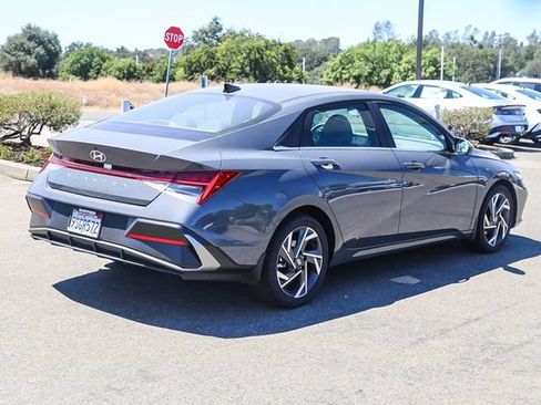 Used 2025 Hyundai Elantra SEL FWD image 5