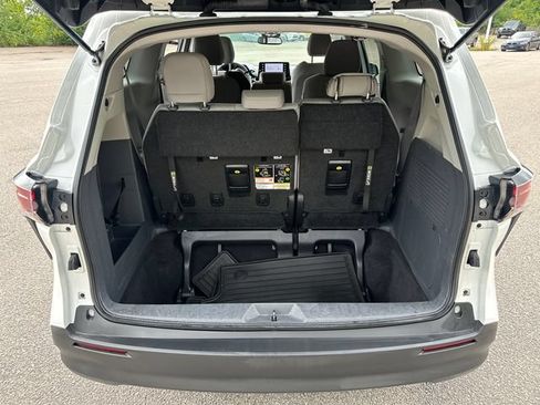 Used 2024 Toyota Sienna LE w/ LE Plus Package AWD/4WD image 13
