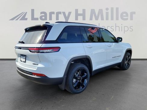 New 2025 Jeep Grand Cherokee Limited w/ Black Appearance Package image 5