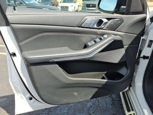 Used 2022 BMW X7 xDrive40i w/ M Sport Package image 15