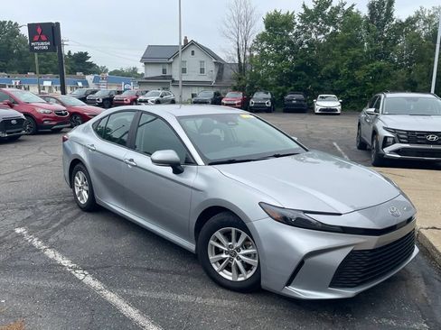 Used 2025 Toyota Camry LE FWD image 8