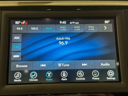 Used 2020 Chrysler Pacifica Touring-L FWD image 42