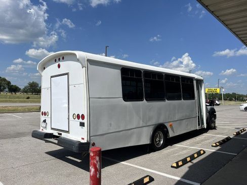 Used 2012 Ford F550 4x4 Regular Cab Super Duty w/ Payload Upgrade Pkg image 2