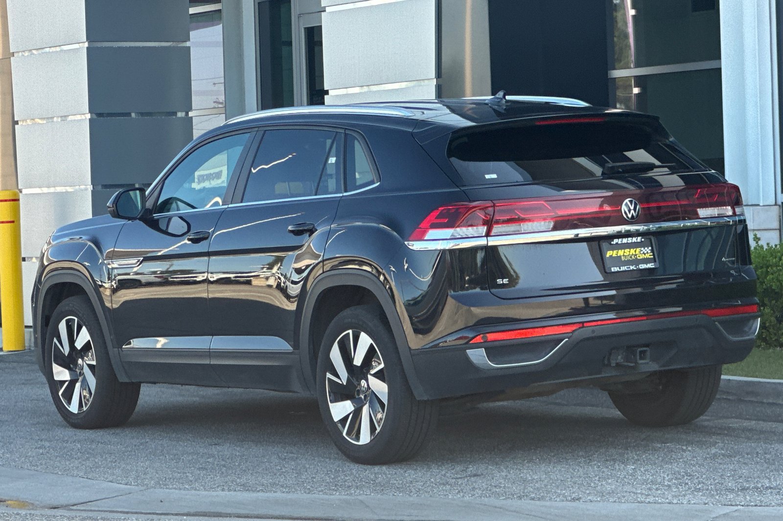 Used 2025 Volkswagen Atlas Cross Sport SE AWD/4WD image 6
