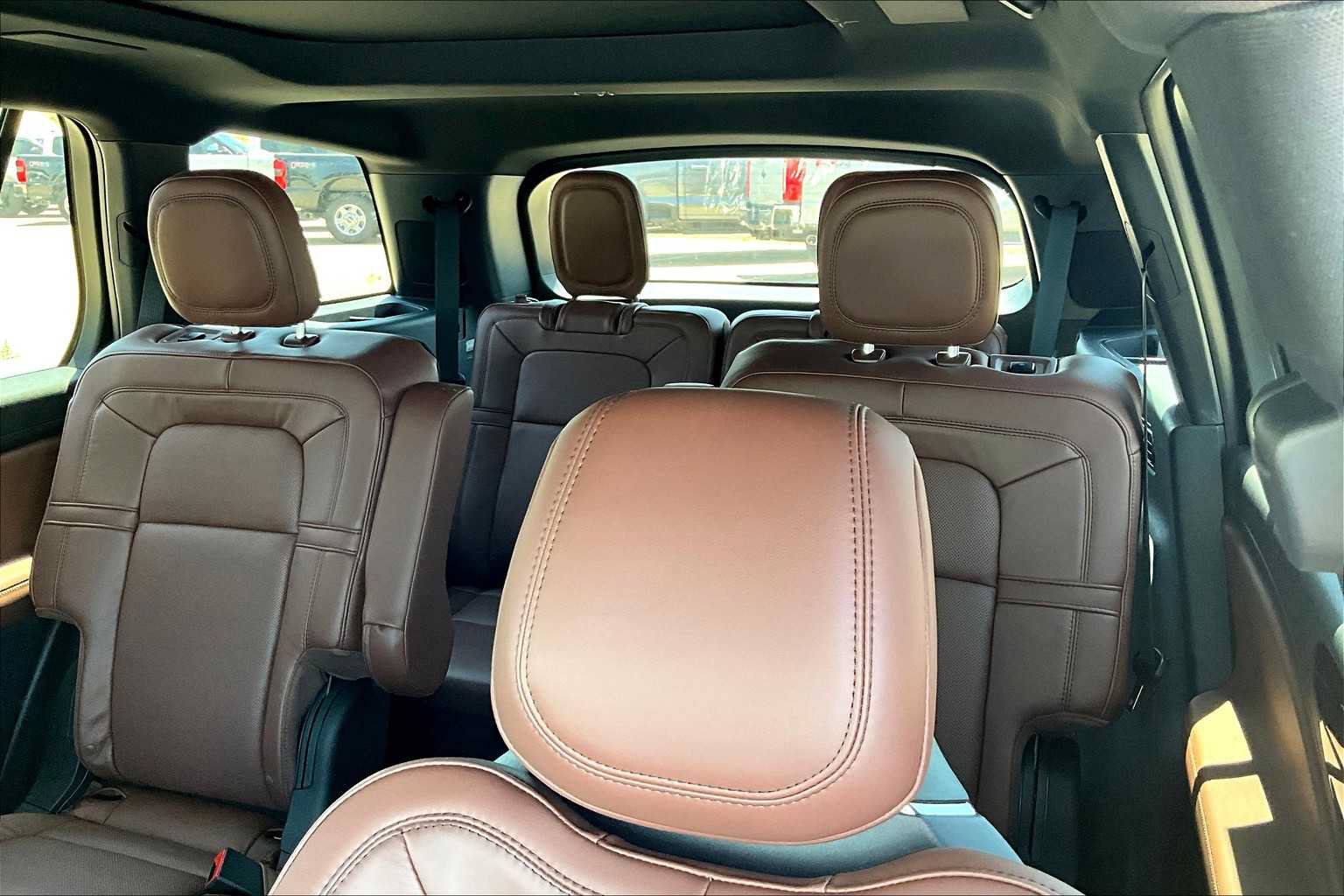 Used 2025 Lincoln Aviator Reserve w/ Luxury Package AWD/4WD image 19