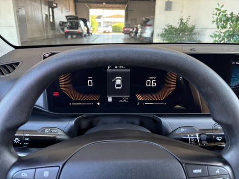 Used 2025 Kia K4 FWD image 40