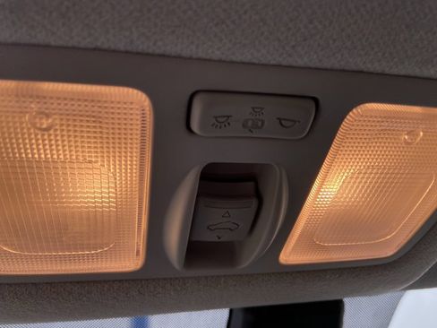 Used 2025 Hyundai Venue SEL FWD image 43