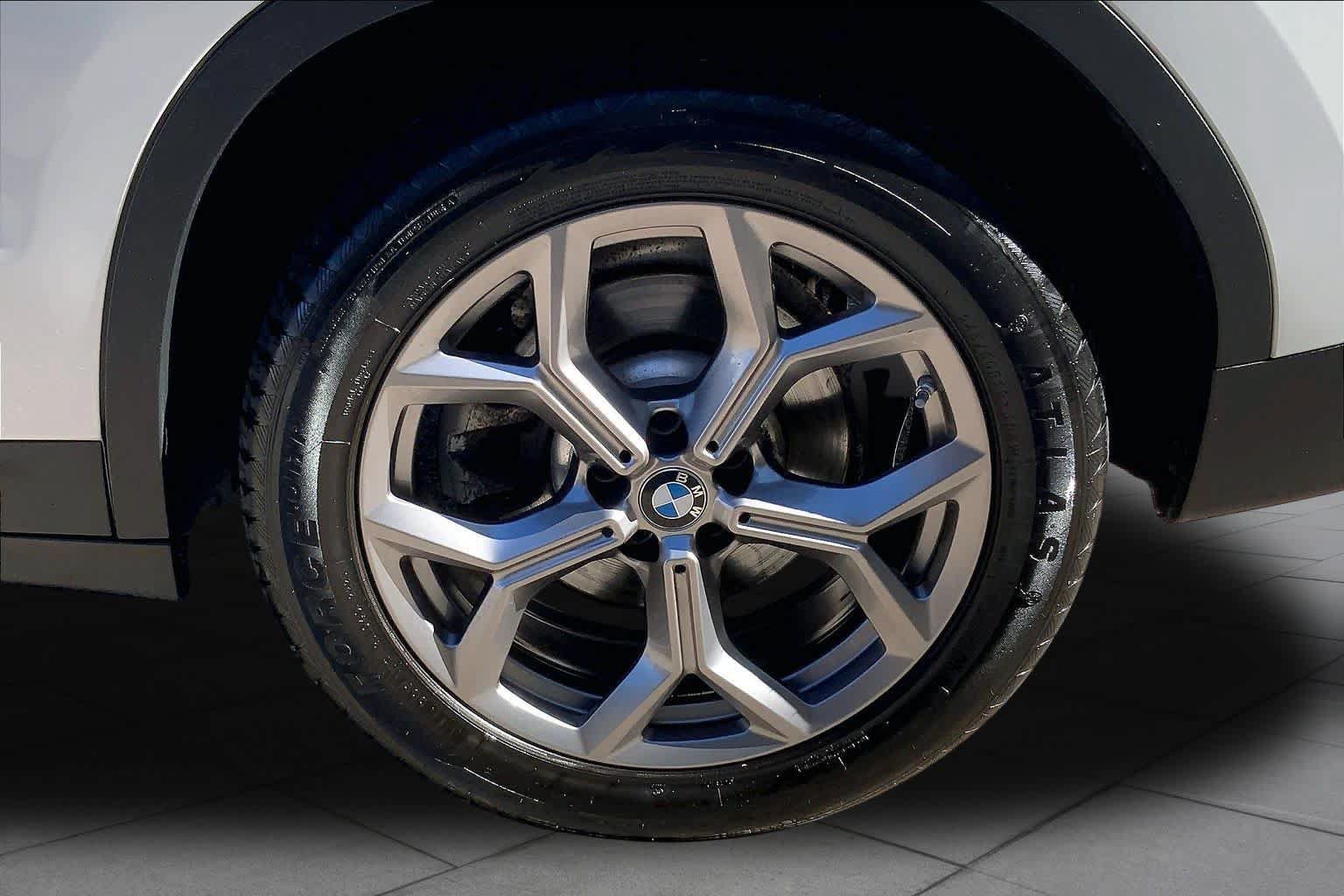 Used 2022 BMW X3 xDrive30i AWD/4WD image 11