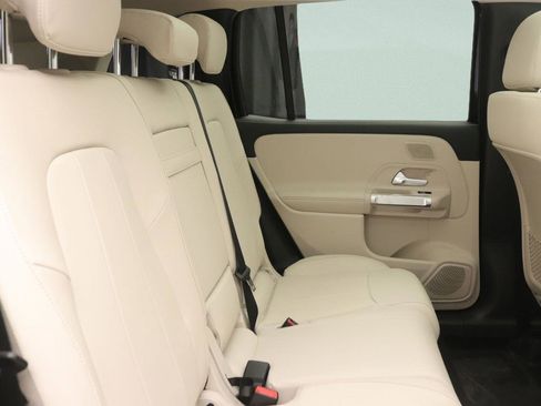 New 2026 Mercedes-Benz GLB 250 image 9