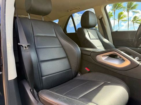 Used 2020 Mercedes-Benz GLE 450 4MATIC w/ Premium Package image 9