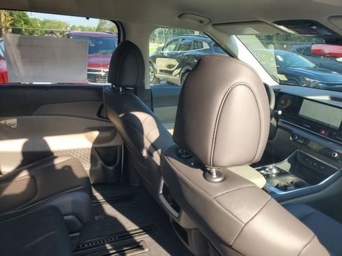 New 2026 Kia Carnival EX image 30