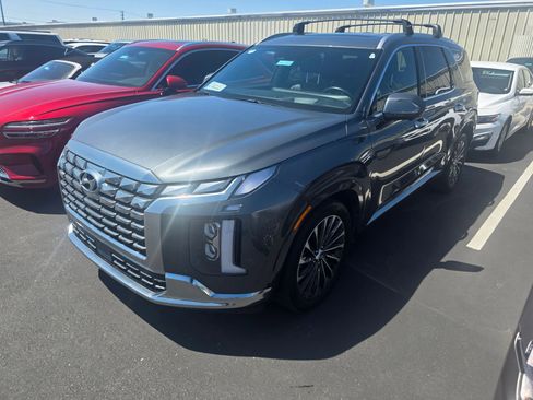 Used 2023 Hyundai Palisade Calligraphy w/ Winter Package AWD/4WD image 1