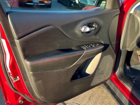 Used 2015 Jeep Cherokee Trailhawk w/ Leather Interior Group image 26