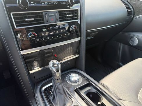 Used 2023 INFINITI QX80 Sensory w/ All-Season Package AWD/4WD image 10