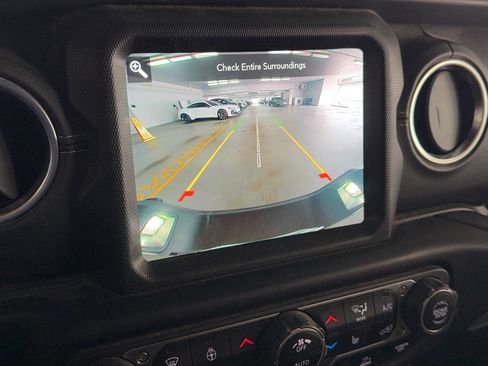 Used 2020 Jeep Gladiator Overland image 24