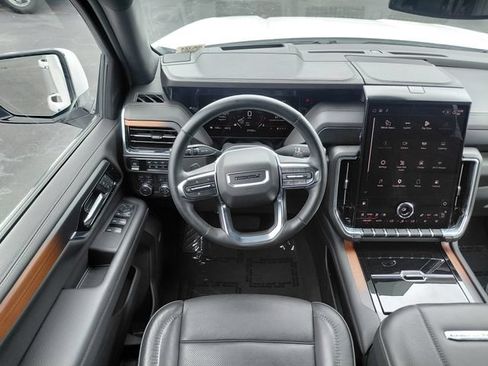 Used 2025 GMC Yukon Denali AWD/4WD image 21