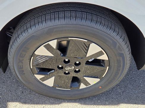 New 2026 Kia Carnival LXS image 5