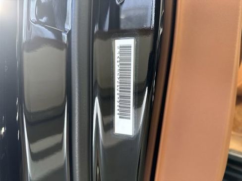 Used 2023 Bentley Bentayga Extended Wheelbase image 38