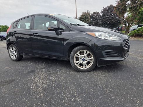 Used 2014 Ford Fiesta SE FWD image 2