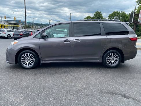 Used 2020 Toyota Sienna XLE FWD image 6