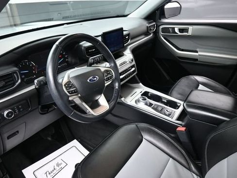 Used 2022 Ford Explorer XLT w/ Equipment Group 202A AWD/4WD image 19