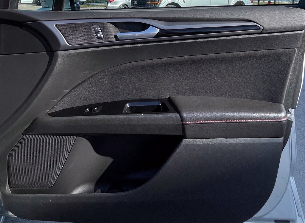 Used 2014 Ford Fusion SE FWD image 30