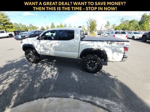 Used 2021 Toyota Tacoma TRD Off-Road AWD/4WD image 7