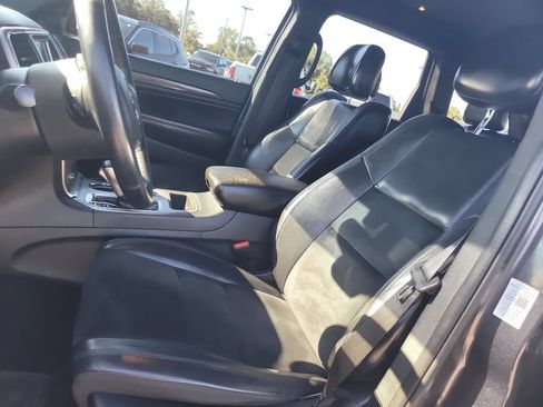 Used 2018 Jeep Grand Cherokee Altitude AWD/4WD image 21