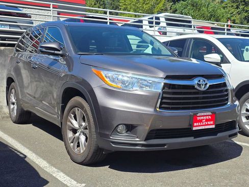 Used 2014 Toyota Highlander XLE AWD/4WD image 6