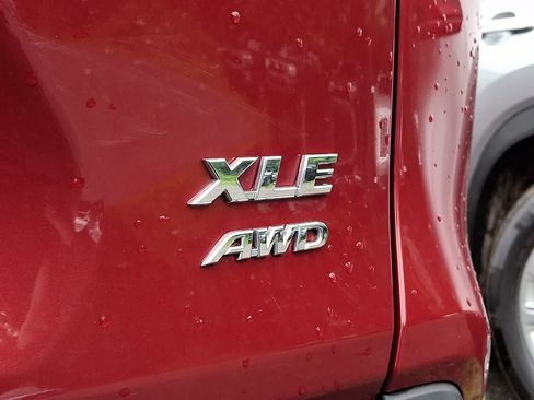Used 2025 Toyota RAV4 XLE AWD/4WD image 12