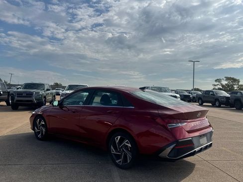 Used 2025 Hyundai Elantra SEL FWD image 13