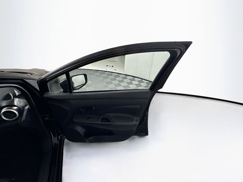 Used 2020 Nissan Versa S image 30