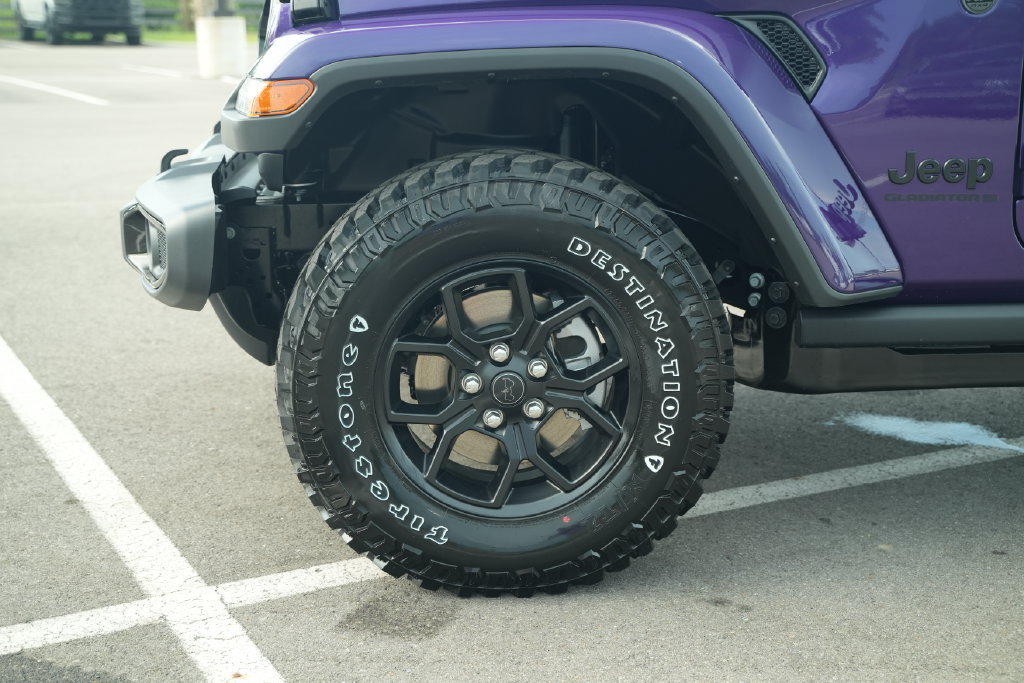 New 2026 Jeep Gladiator Sport AWD/4WD image 9