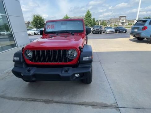 Used 2025 Jeep Wrangler Unlimited Sport AWD/4WD image 5