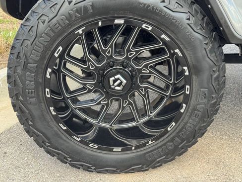 Used 2022 Jeep Wrangler Unlimited Rubicon w/ Cold Weather Group AWD/4WD image 7