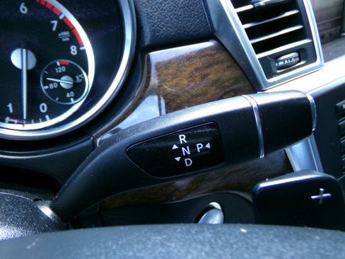 Used 2014 Mercedes-Benz GL 450 4MATIC image 21