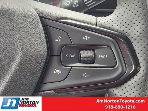 Used 2025 Chevrolet Trax RS image 30