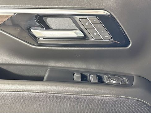 Certified 2025 Chevrolet Suburban Premier RWD image 16