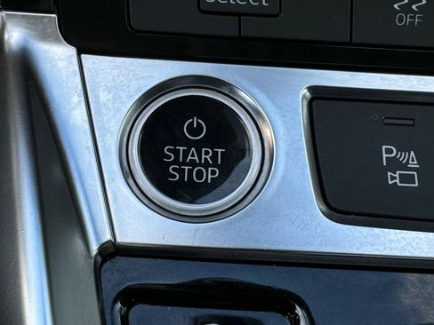 Used 2021 Audi e-tron Premium image 31