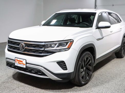 Used 2022 Volkswagen Atlas Cross Sport SE w/ Black Wheel Package AWD/4WD image 31