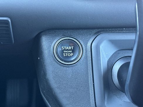 Used 2023 Land Rover Defender 130 X-Dynamic SE image 28