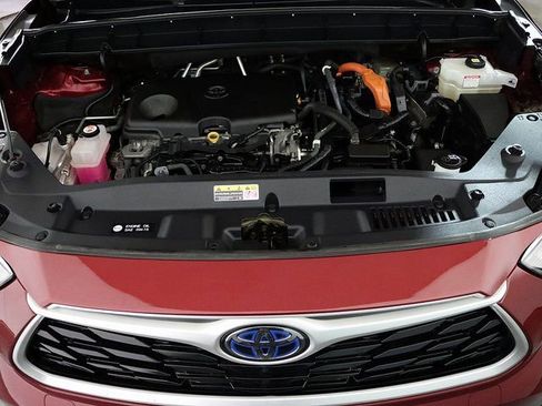 Used 2020 Toyota Highlander XLE image 38