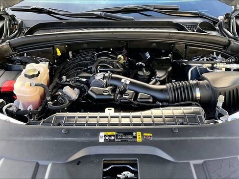 Used 2024 Jeep Grand Cherokee L Laredo image 36