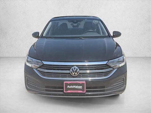 Used 2024 Volkswagen Jetta SE FWD image 2