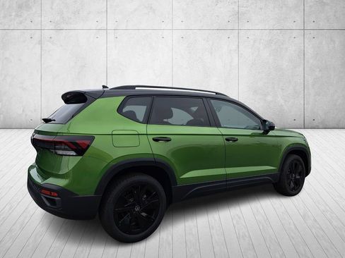 New 2026 Volkswagen Taos SE image 5