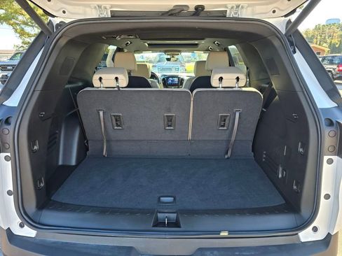 Used 2023 Chevrolet Traverse LT w/ LT Premium Package image 23