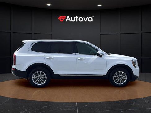 Used 2022 Kia Telluride LX image 6