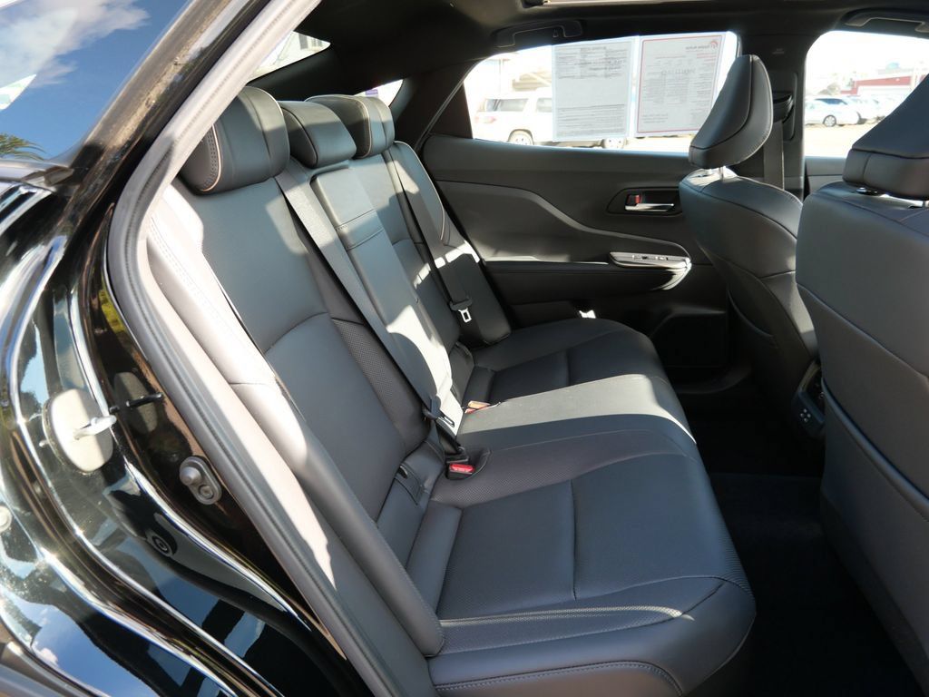 Used 2023 Toyota Crown Platinum AWD/4WD image 14